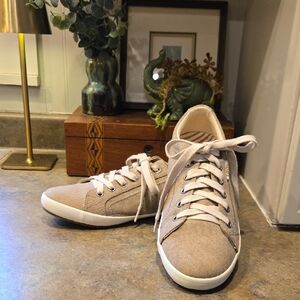 EUC Taos Tan Sneakers Size 9